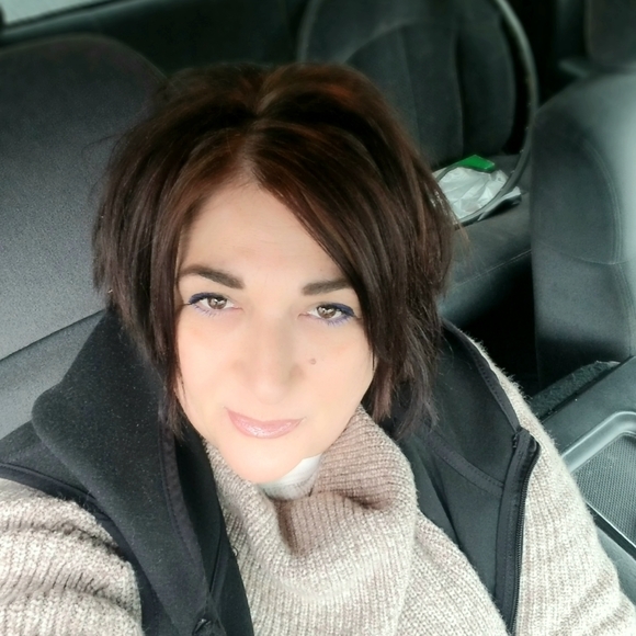 Meet your Posher, Marni - Picture 1 of 3